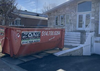 Livraison de conteneur devant une maison - Location de conteneur Montréal.ca